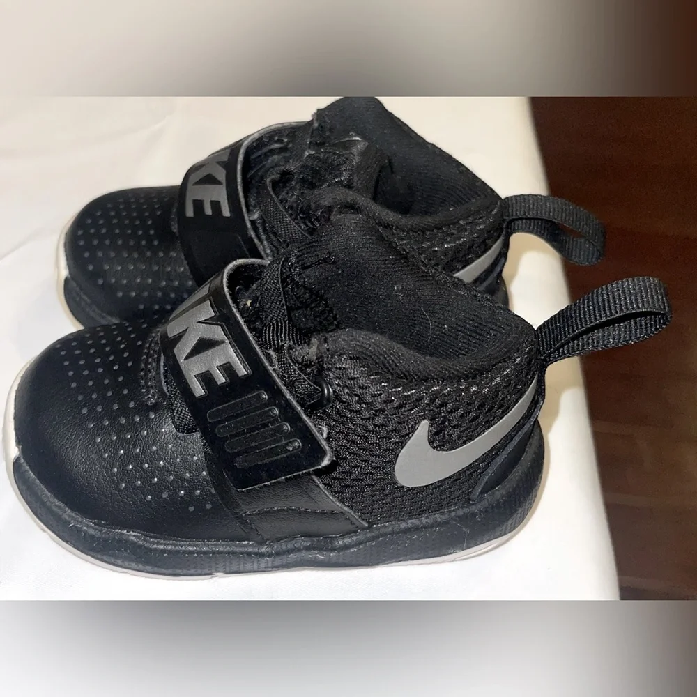 Nike 4C unisex black baby shoe Velcro
